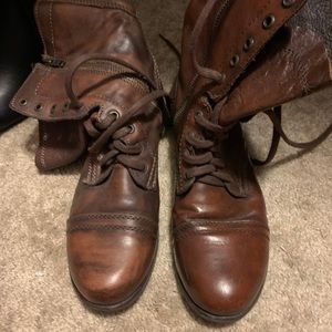 Steve Madden combat boots size 9